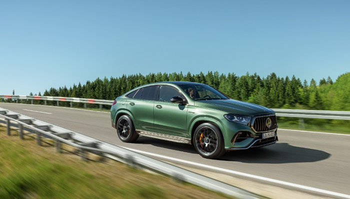 Весной 2026 года Mercedes-Benz обновил кроссоверы GLE и GLS, а также «заряженные» версии GLE 53 4Matic+ и GLE 53 Hybrid. Теперь очередь дошла и до самых мощных модификаций: компания представила Mercedes‑AMG GLE 63 S 4Matic+ и GLS 63 4Matic+. Обе модели получили новый 4,0-литровый битурбомотор V8 серии M177 Evo, развивающий 612 лошадиных сил.